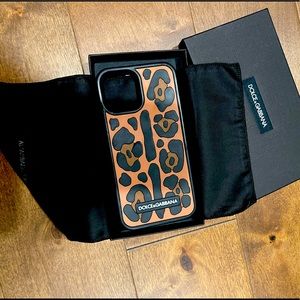 Dolce&Gabbana
- iPhone 12 max pro case